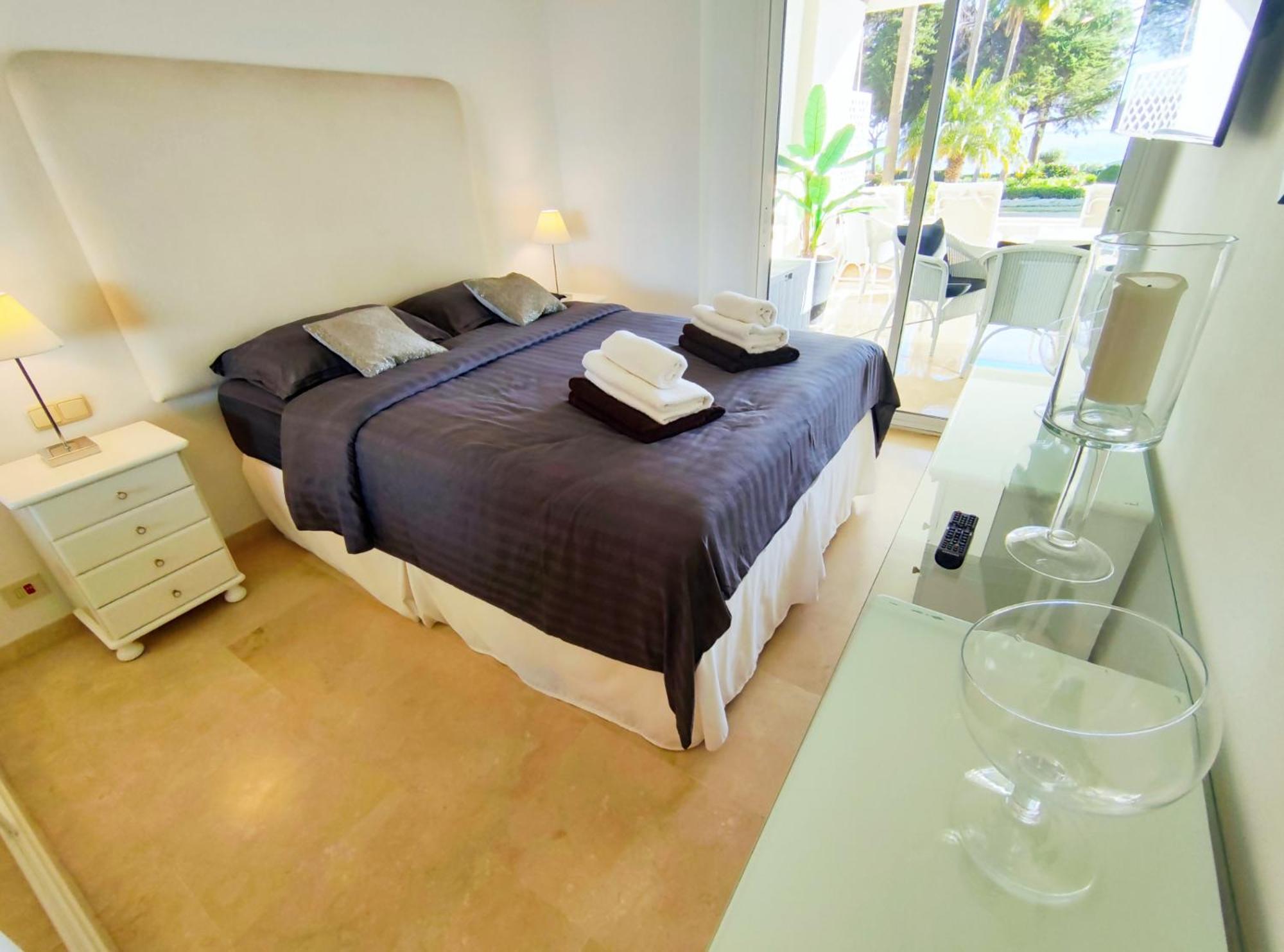 Luxury Frontline Residence Ehhouse Estepona Esterno foto