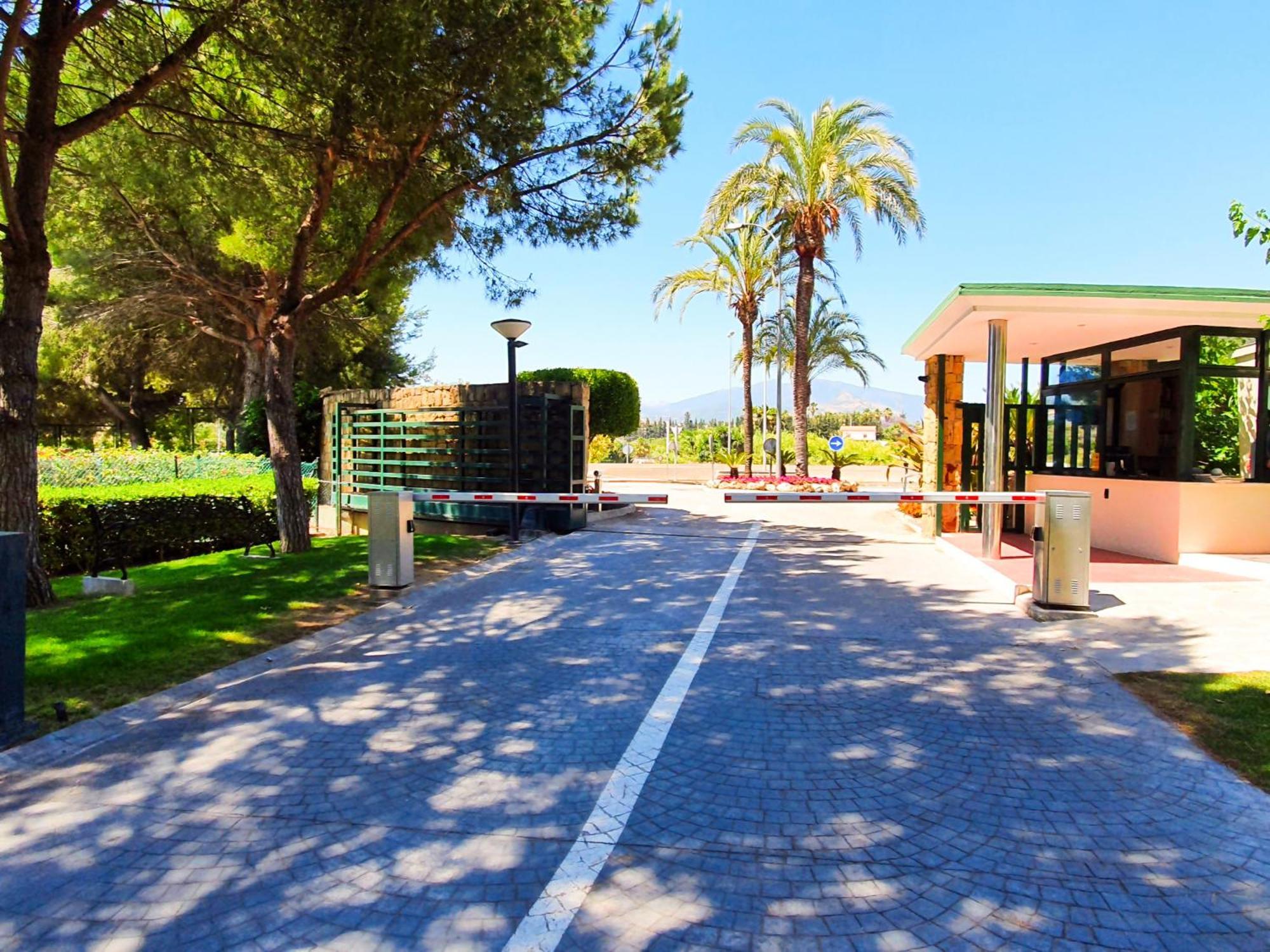 Luxury Frontline Residence Ehhouse Estepona Esterno foto