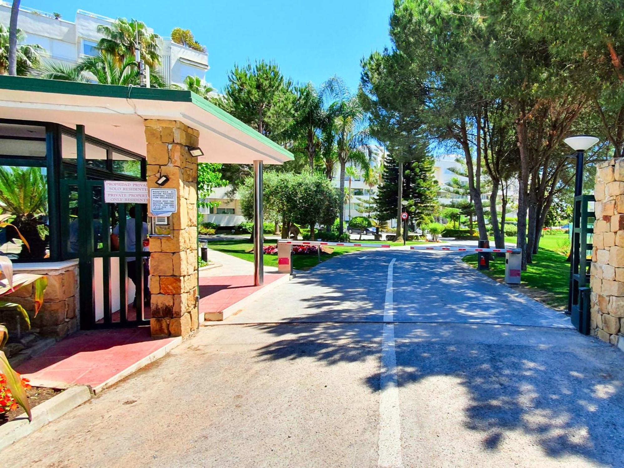 Luxury Frontline Residence Ehhouse Estepona Esterno foto